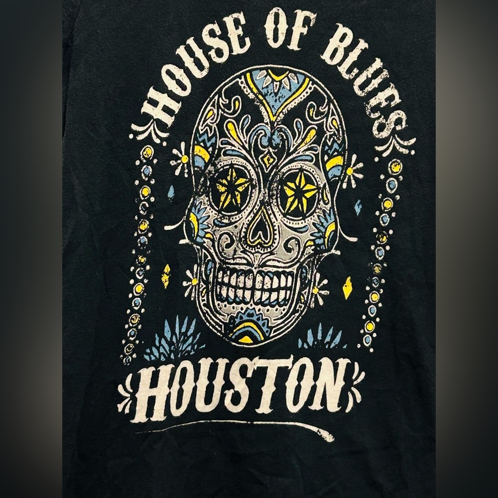$7 or 2/$10 tshirt sale: vintage Houston House of Blues distressed T-Shirt
